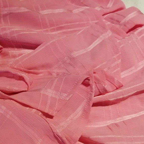 New light pink ruffle romper / baby pink romper - Picture 5 of 5